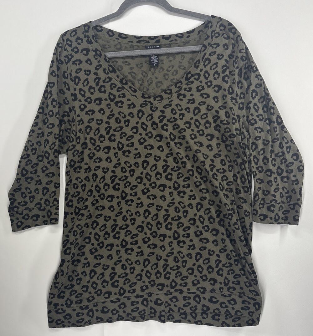 Torrid Leopard Print Top Size 1 V Neck 3/4 Sleeve Plus Size Womens
